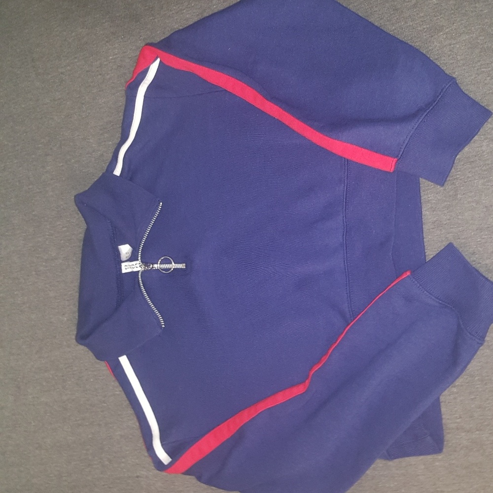 Long sleeved cropped shirt